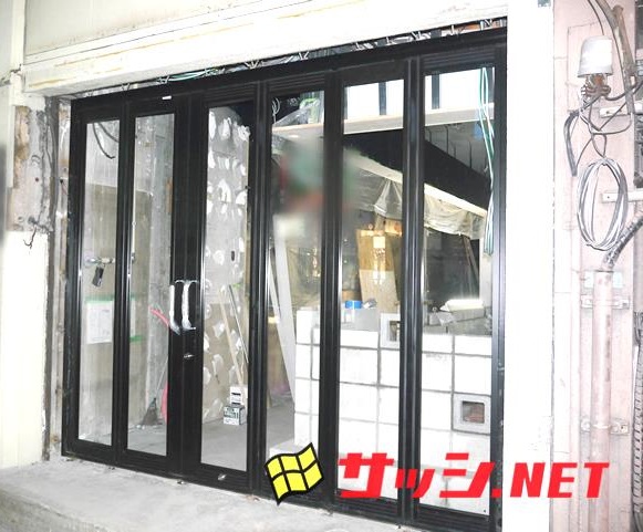 店舗フロントサッシ　引分け折れ戸６枚建　名古屋市中区